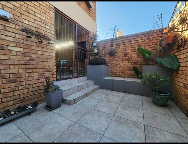 3 BEDROOM SIMPLEX FOR SALE IN NEW REDRUTH